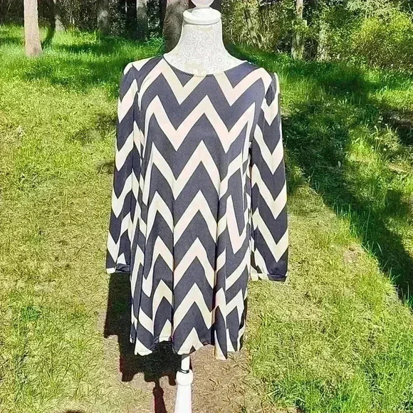 Chevron print Tunic Dress tan black long sleeve - Picture 1 of 5